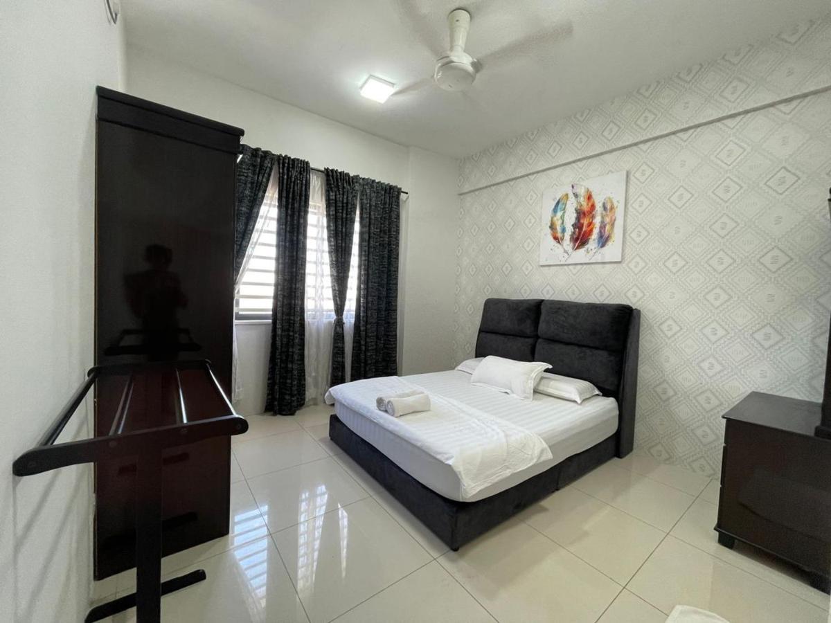 1000sqm 3 bedroom, 2 bathroom Apartamento in Batu Burok Kuala Terengganu Exterior foto