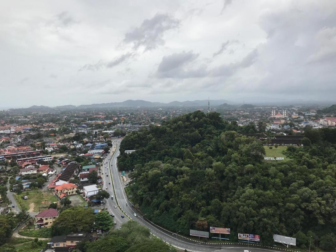 1000sqm 3 bedroom, 2 bathroom Apartamento in Batu Burok Kuala Terengganu Exterior foto