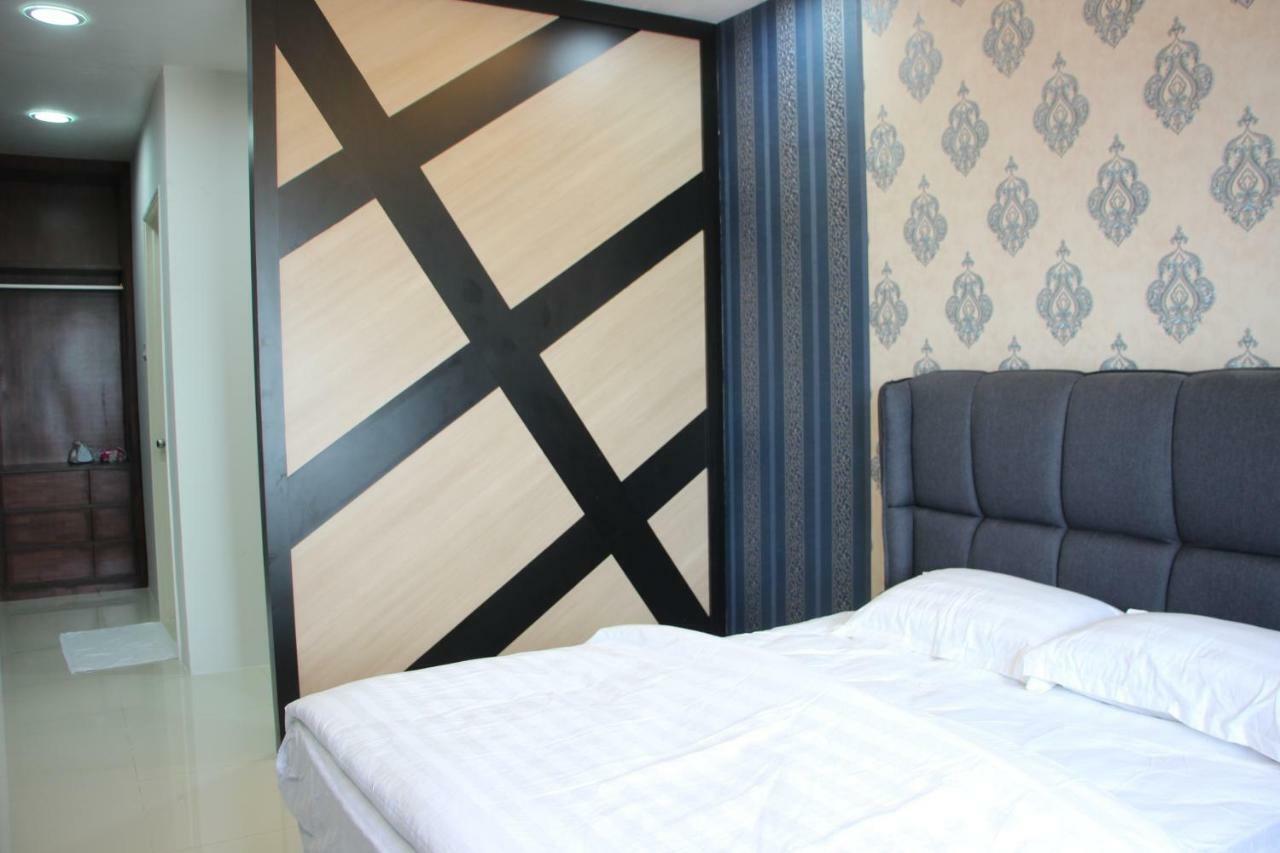 1000sqm 3 bedroom, 2 bathroom Apartamento in Batu Burok Kuala Terengganu Exterior foto